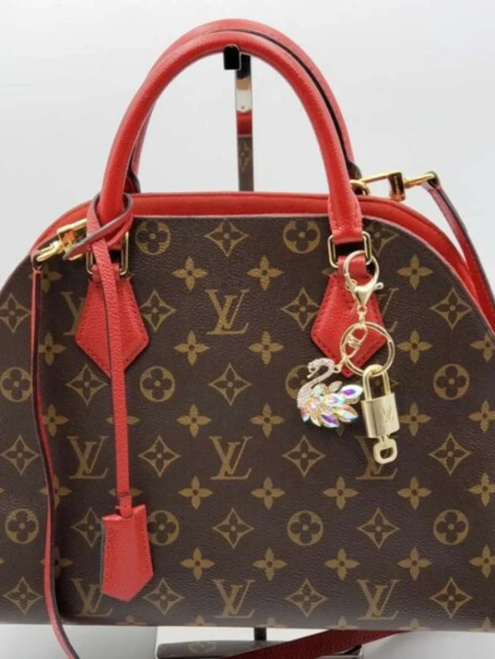 Authentic Louis Vuitton Padlock Gold 🔒 Key Set + Unbranded Swan Keychain Charm